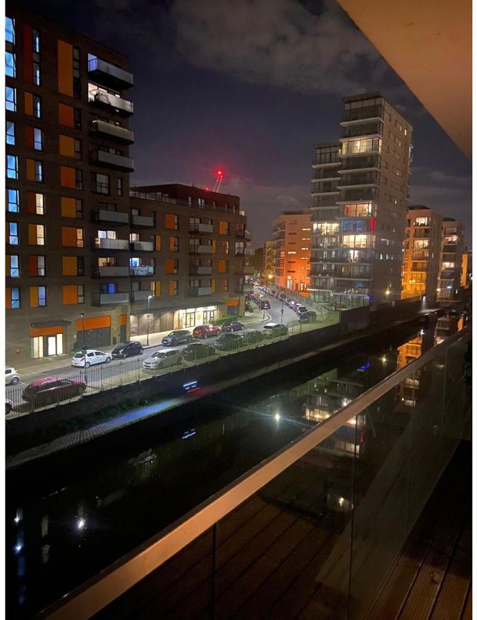 Lovely 2Br Apartment W/ City View Londen Buitenkant foto