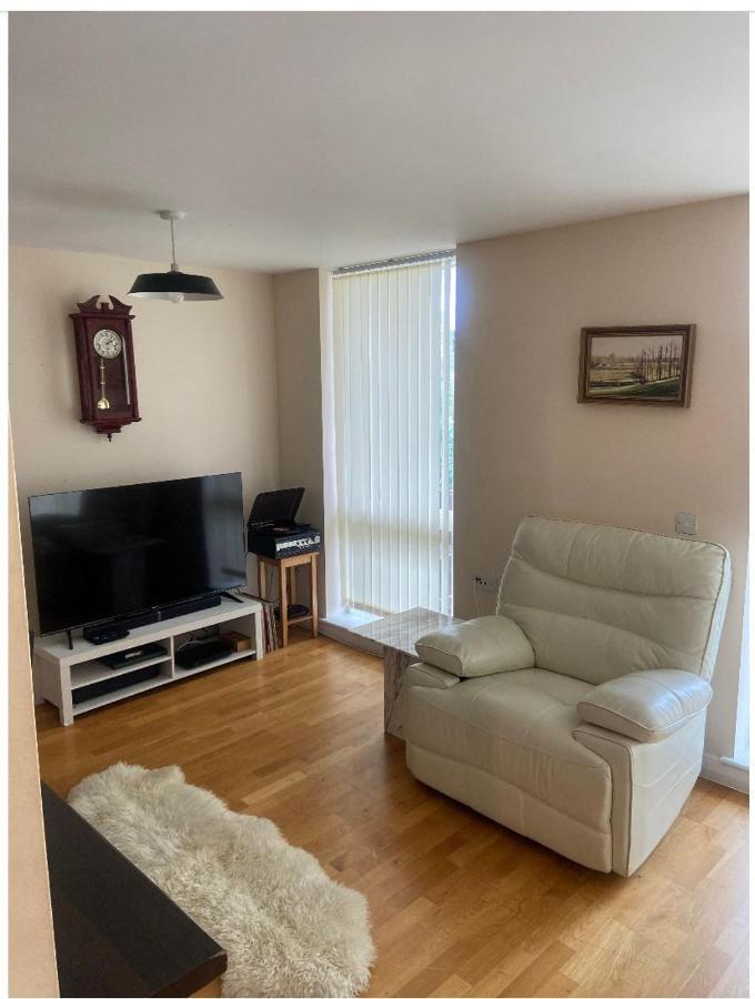 Lovely 2Br Apartment W/ City View Londen Buitenkant foto