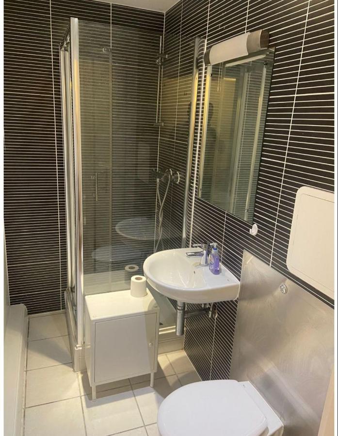 Lovely 2Br Apartment W/ City View Londen Buitenkant foto