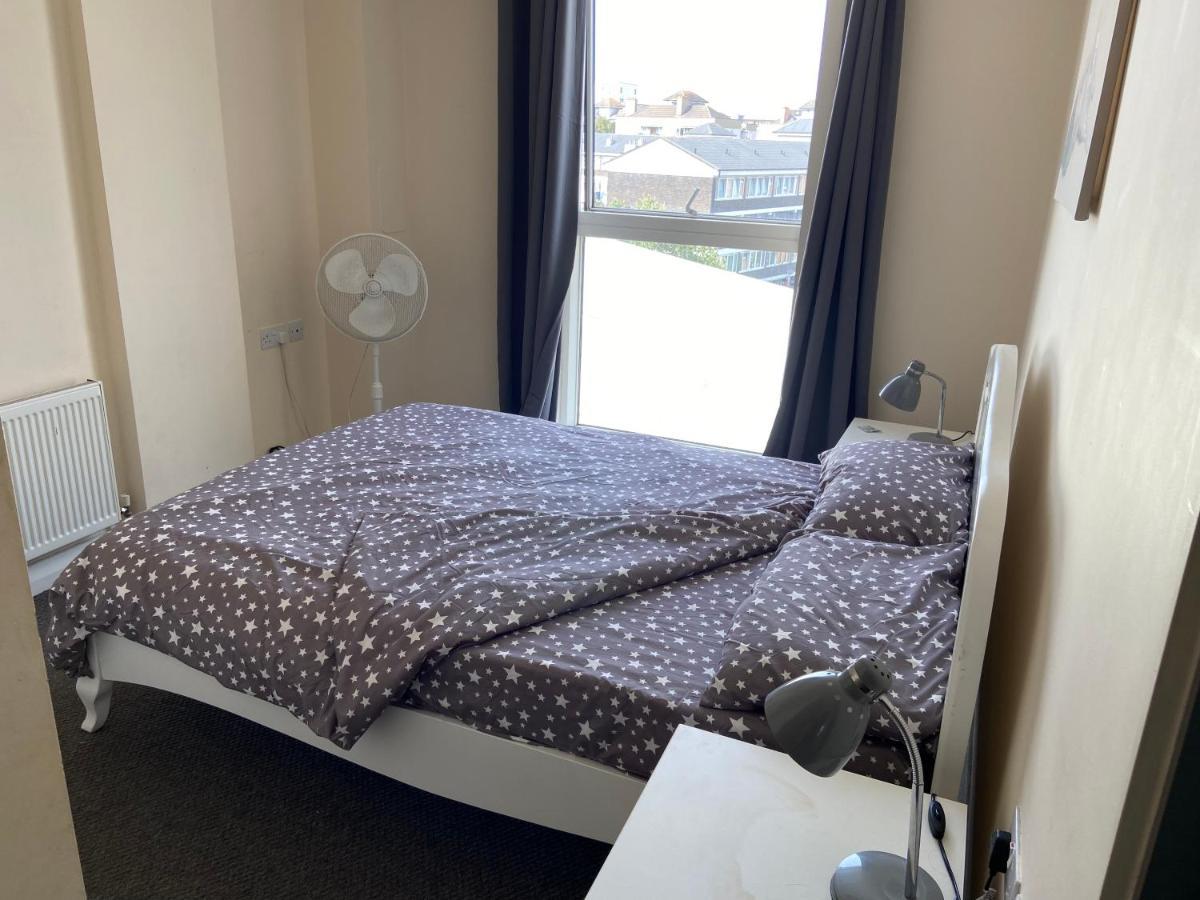 Lovely 2Br Apartment W/ City View Londen Buitenkant foto